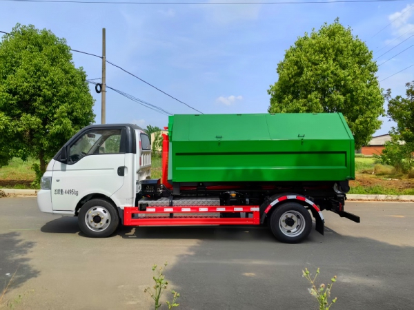 新能源4.5吨勾臂垃圾车